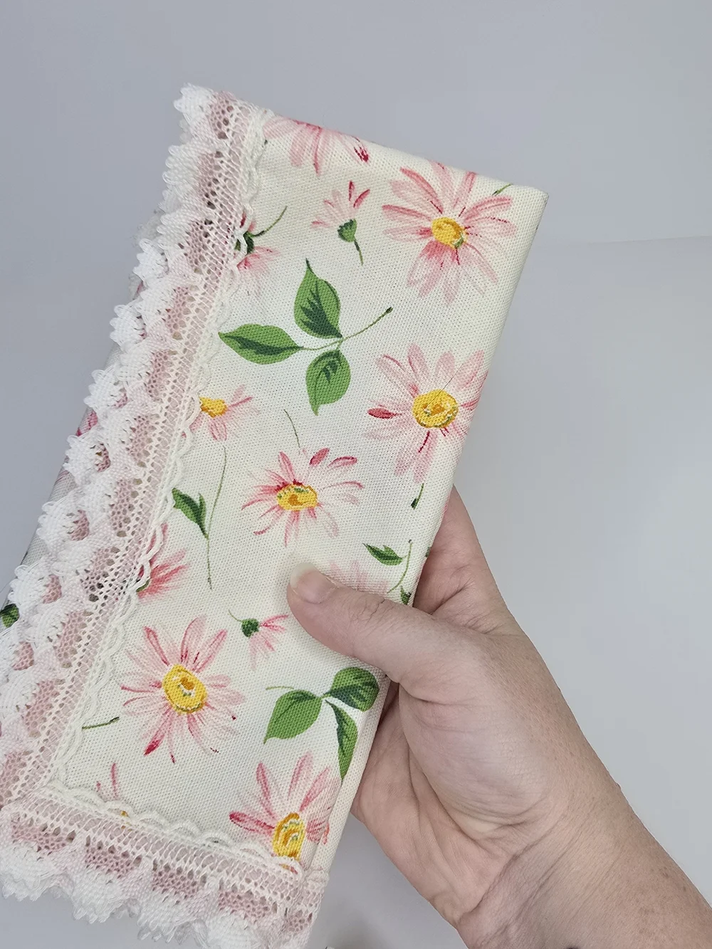 Floral Pink Daisy Lace-Trim Place Mats/  Kitchen Napkins 18